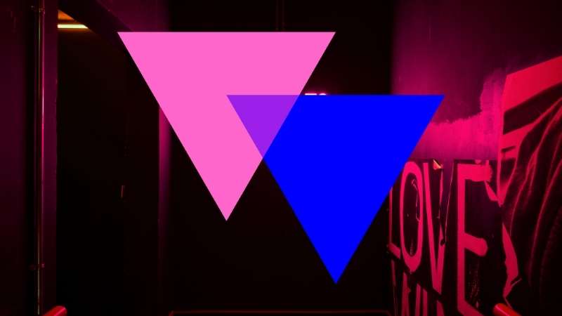 triángulo poliamor